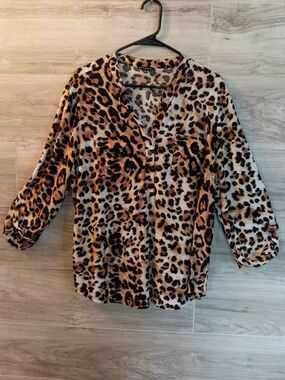 Ava & Grace Leopard Print V-Neck Buttoned Blouse - Tan & Black